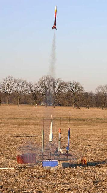 Jeremy Silas' Estes Executioner - Cool flight!