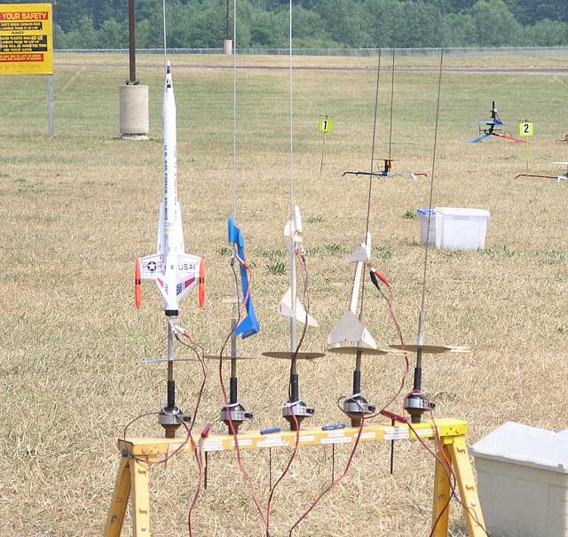 Yellow pad with a nice Interceptor clone and a glider drag race