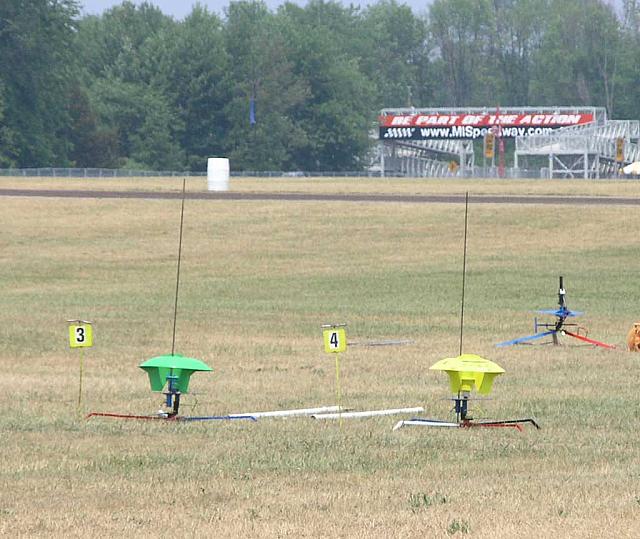 Saucer drag race