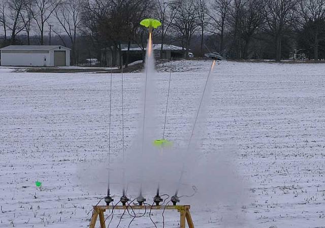 Saucer drag race