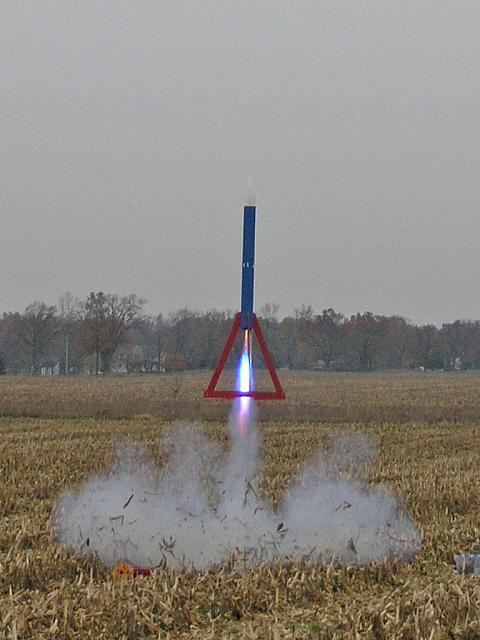 Liftoff on a Koji L1482 Blue