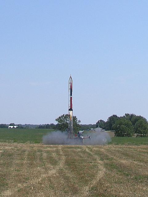 Tony Haga flying a SRS K347 hybrid from the launch tower