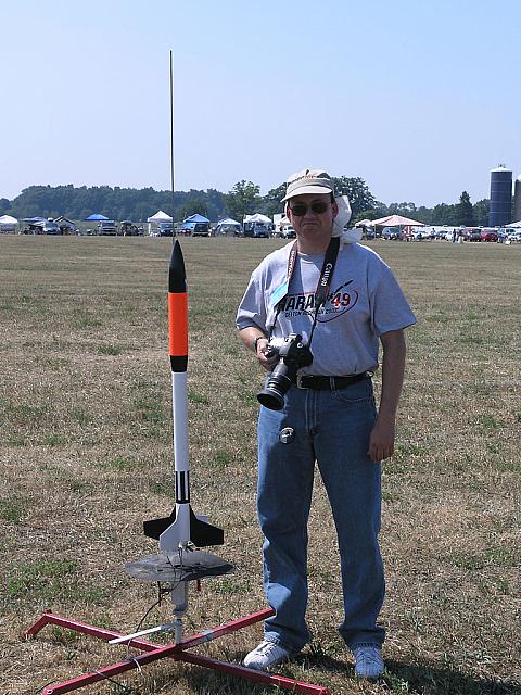 Bob Sanford is his nice looking Semroc Hustler. Despite the lower section coming down ballistic the damage was minimal and flew