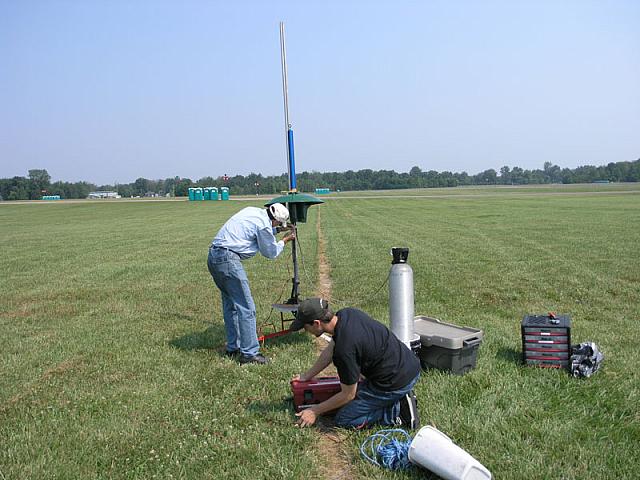 Tony and Scott prep Tony's Wocket for a Skyripper flight