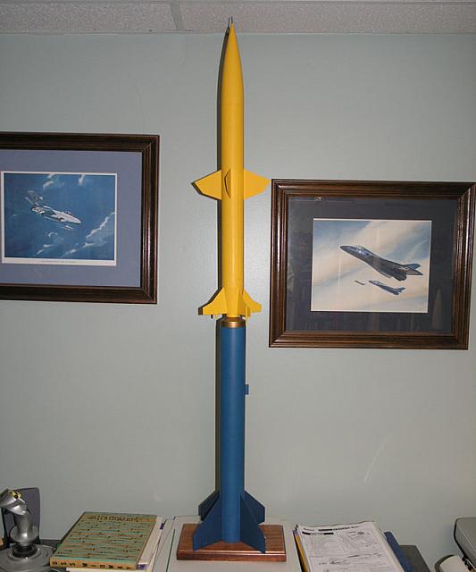 Full stack. Model was flown with an Aerotech F20-4 booster and Estes C6-7 in the upper stage. Staging was accomplished with a me