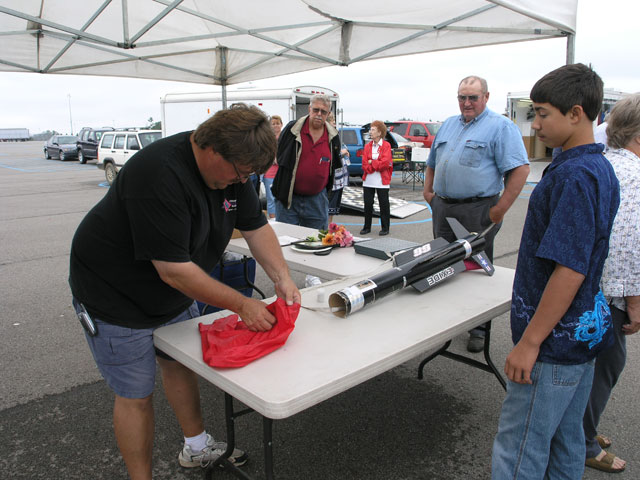 Roger preps his SA-14 Archer for his Uncle's Memorial launch