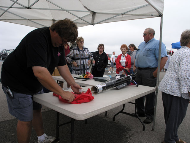 Roger preps his SA-14 Archer for his Uncle's Memorial launch