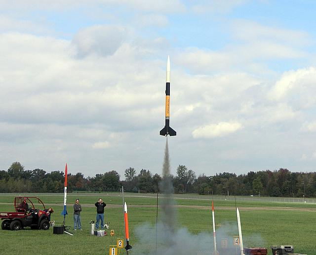 My Maxi Bandit on a Roadrunner G80 farewell flight. She's retired so it's time to build a new one