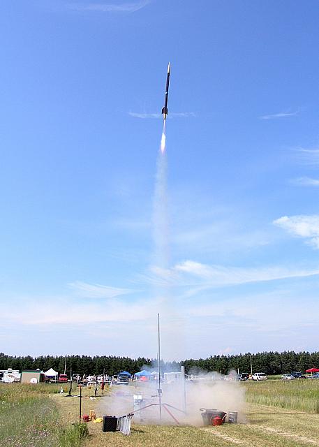 Chris Palmer's bird on an Aerotech K1100 Blue Thunder