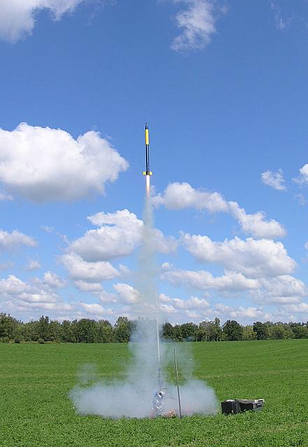 Nice launch of Dale's rocket on a Hypertech