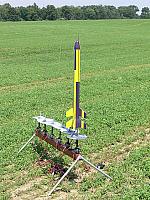 Yitah Wu's two stage, clustered rocket. Great flight! 